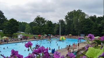 Indoor pool, seasonal outdoor pool, sun loungers