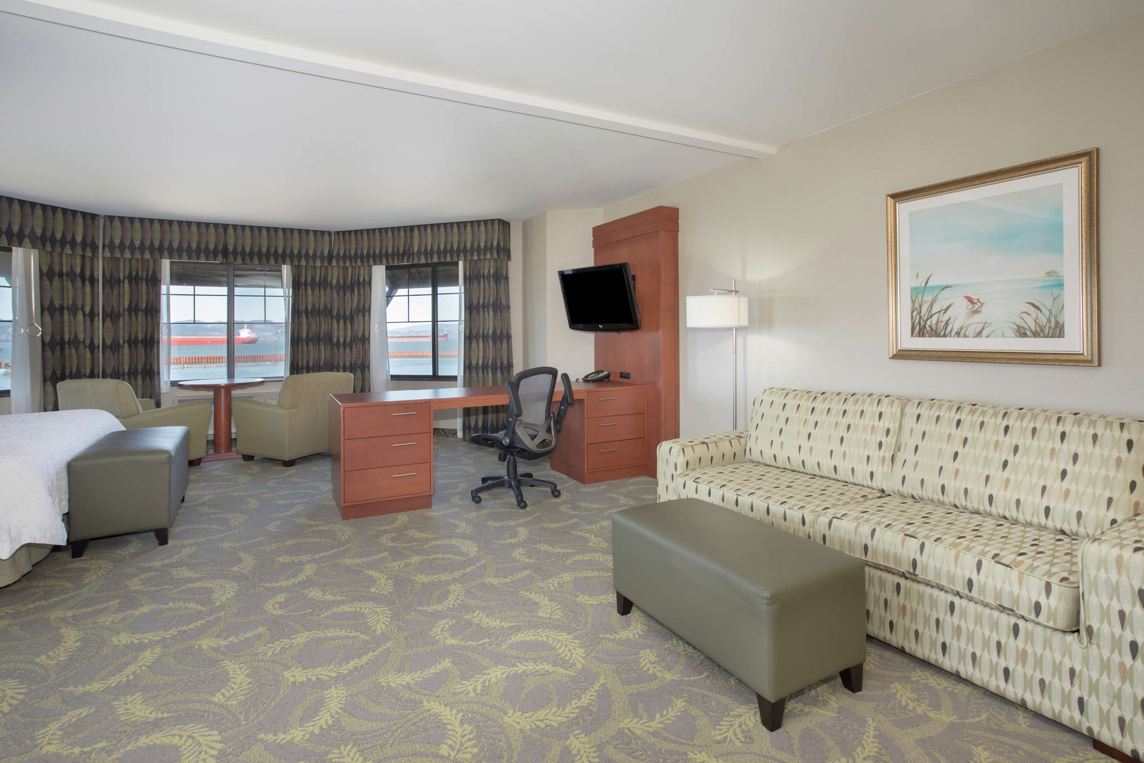 studio, 1 king bed, accessible, non smoking | iron/ironing board, free cots/infant beds, free wifi, bed sheets