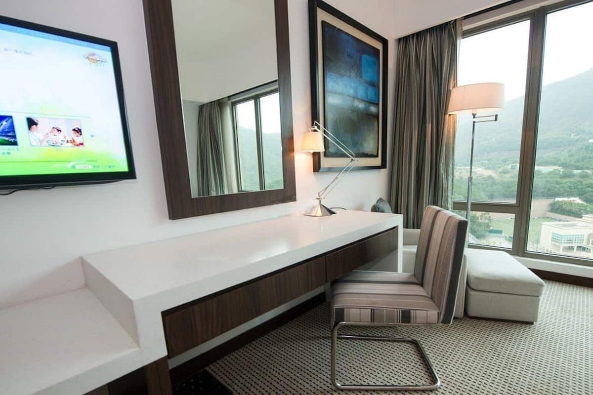 1 bedroom, in-room safe, desk, iron/ironing board