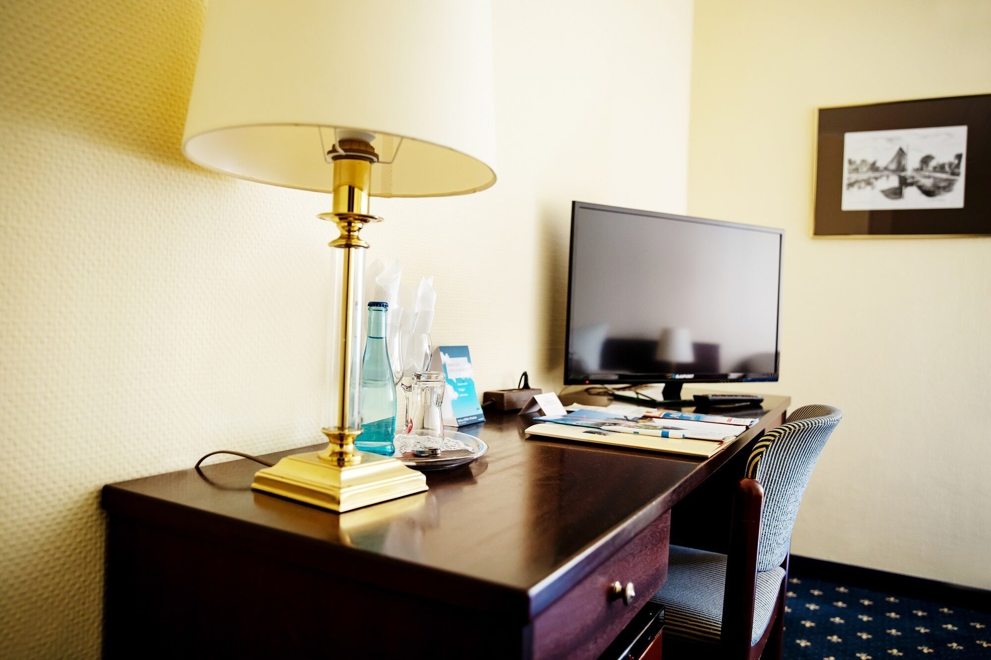 standard single room, private bathroom, park view | in-room dining