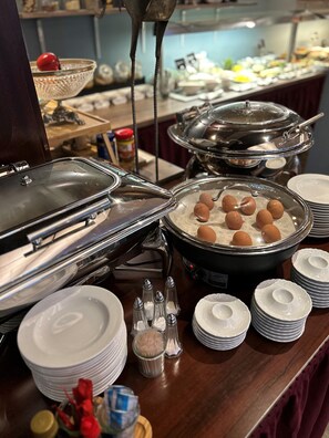 Free daily buffet breakfast