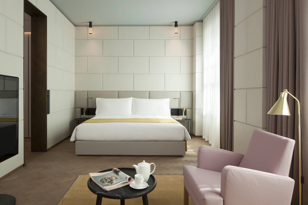 Suite Club | 1 chambre, draps en coton égyptien, literie de qualité, minibar