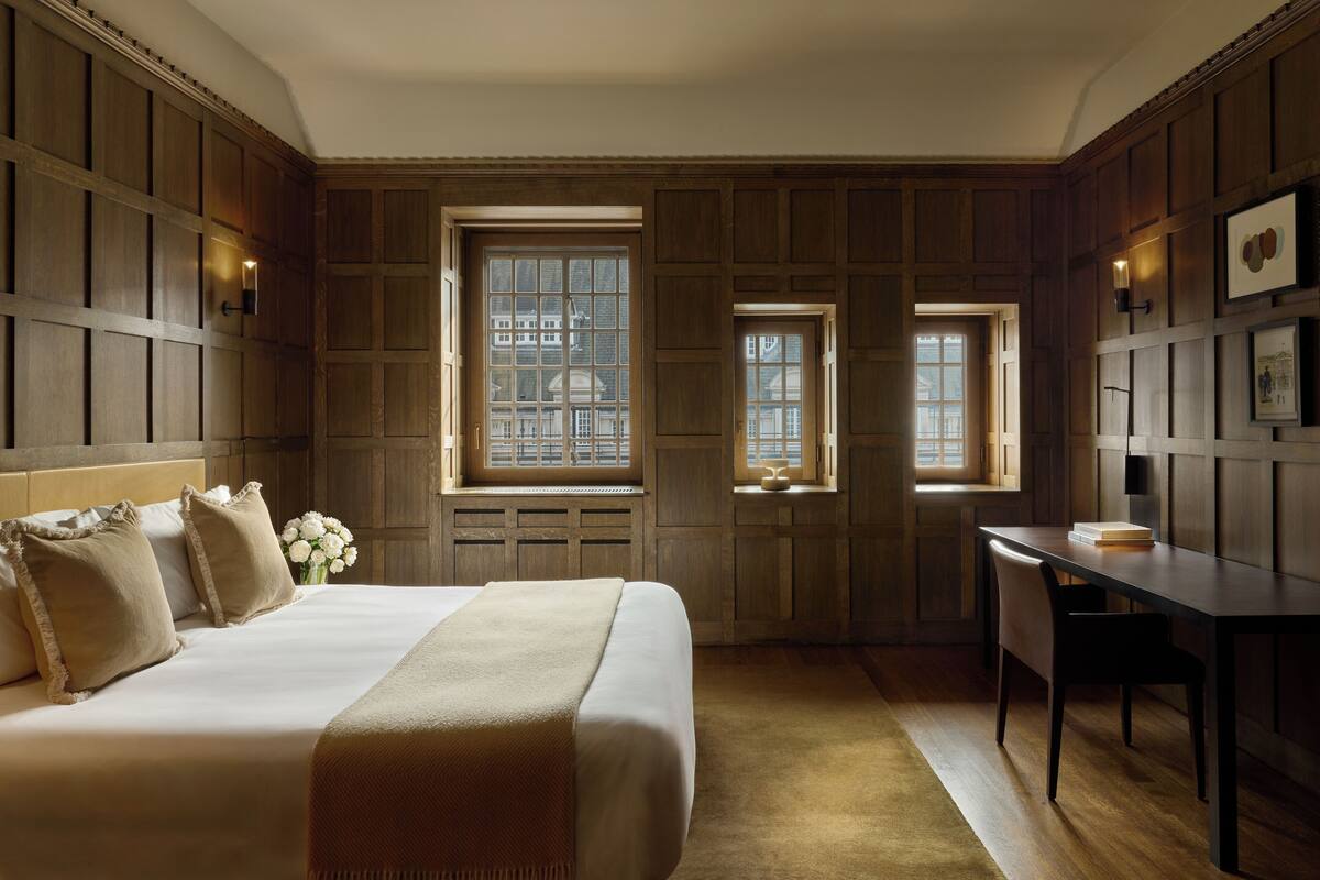 Suite, 2 Bedrooms (Tudor) | 1 bedroom, Egyptian cotton sheets, premium bedding, minibar