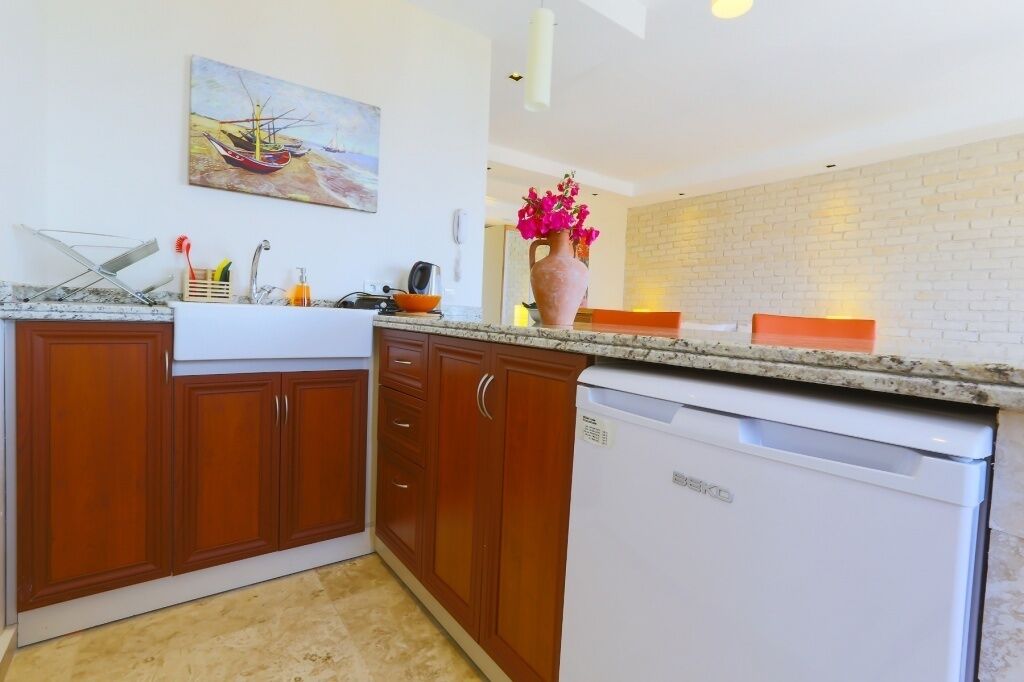 fridge, stovetop, coffee/tea maker, electric kettle