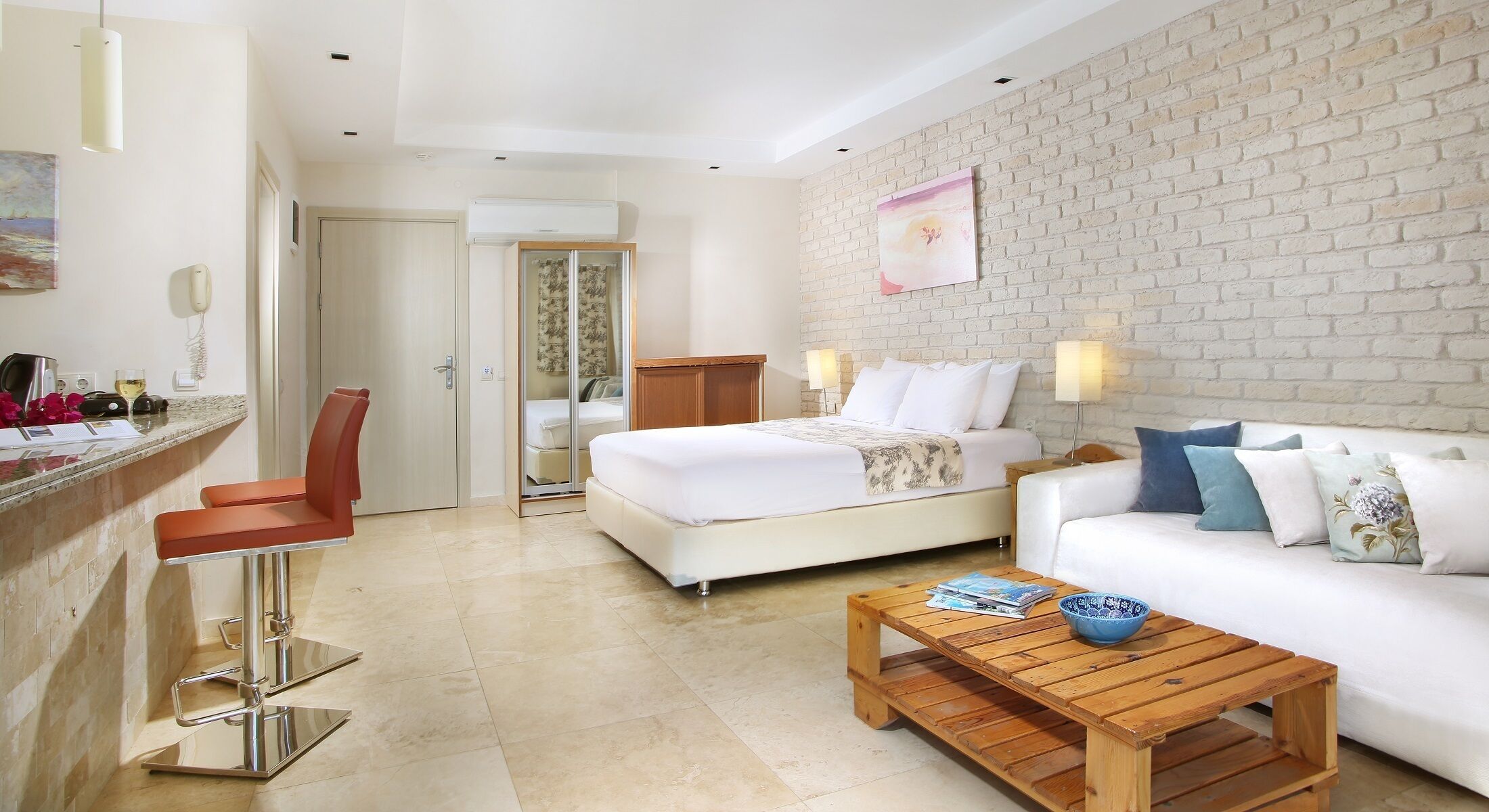 Premium bedding, minibar, soundproofing, iron/ironing board