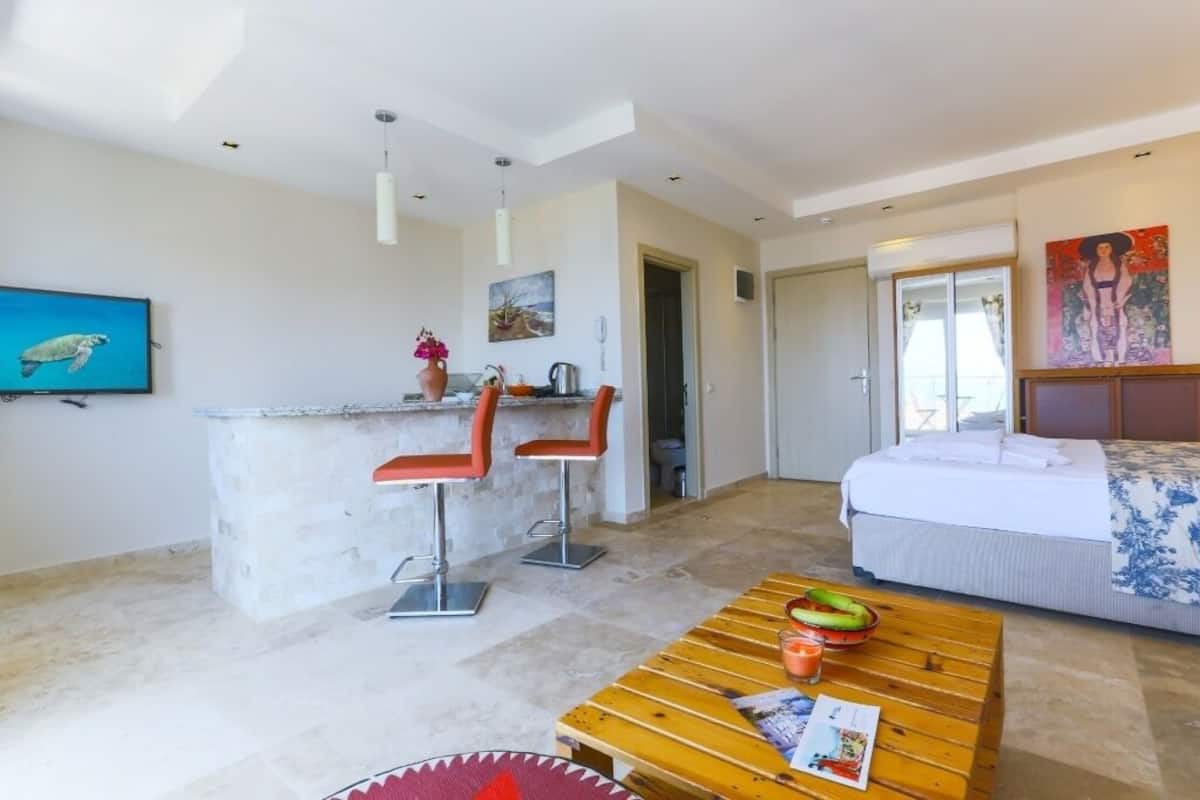 junior suite, balcony, partial sea view | premium bedding, minibar, soundproofing, iron/ironing board