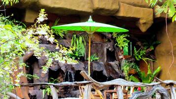 Water Front Villa | Desk, free WiFi