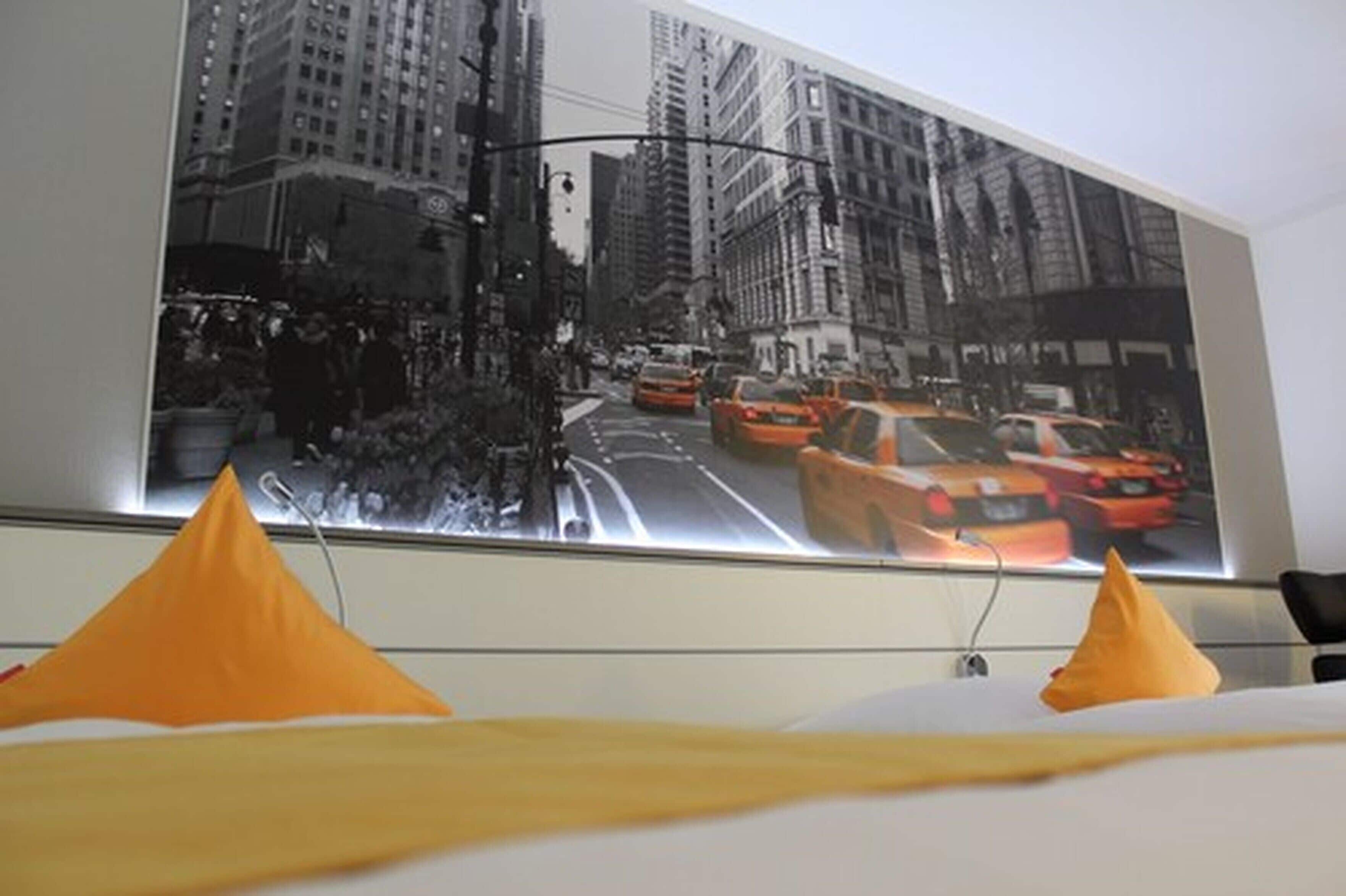 1 bedroom, hypo-allergenic bedding, desk, laptop workspace