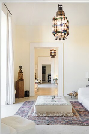 위성 채널 시청이 가능한 32인치 평면 TV