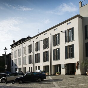 Estacionamiento gratuito en los alrededores, estacionamiento limitado