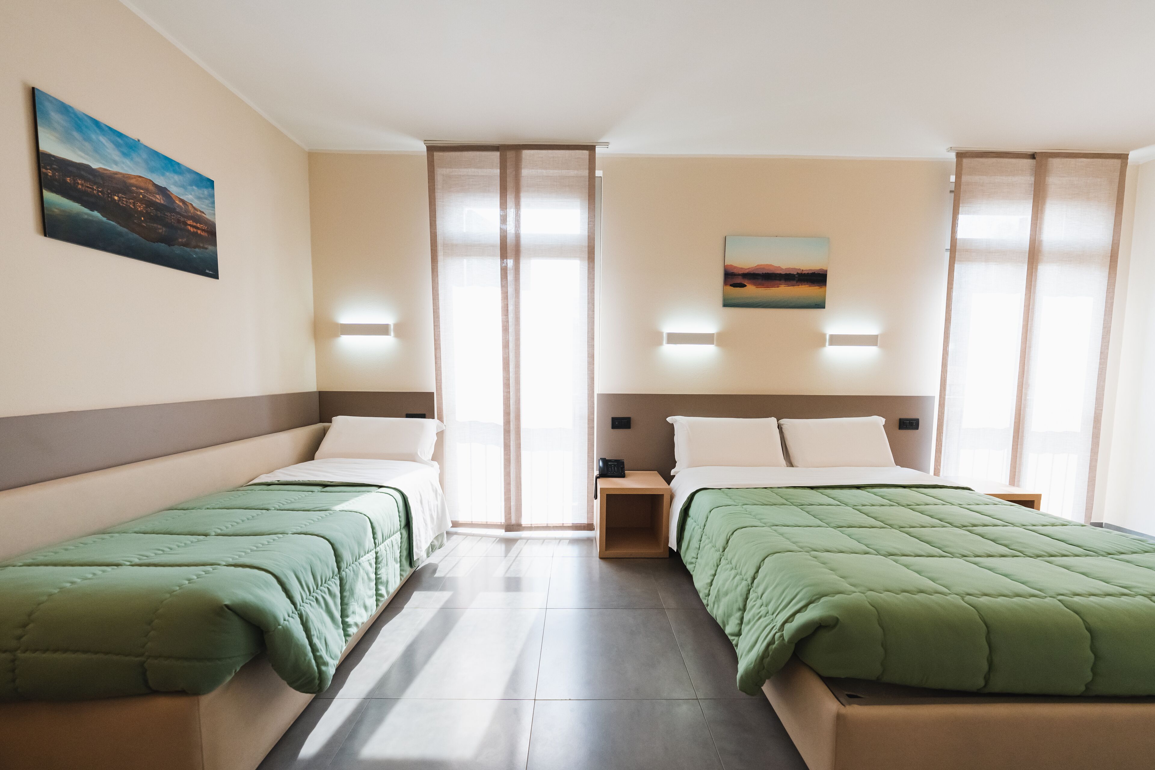 triple room | minibar, in-room safe, individually furnished, desk