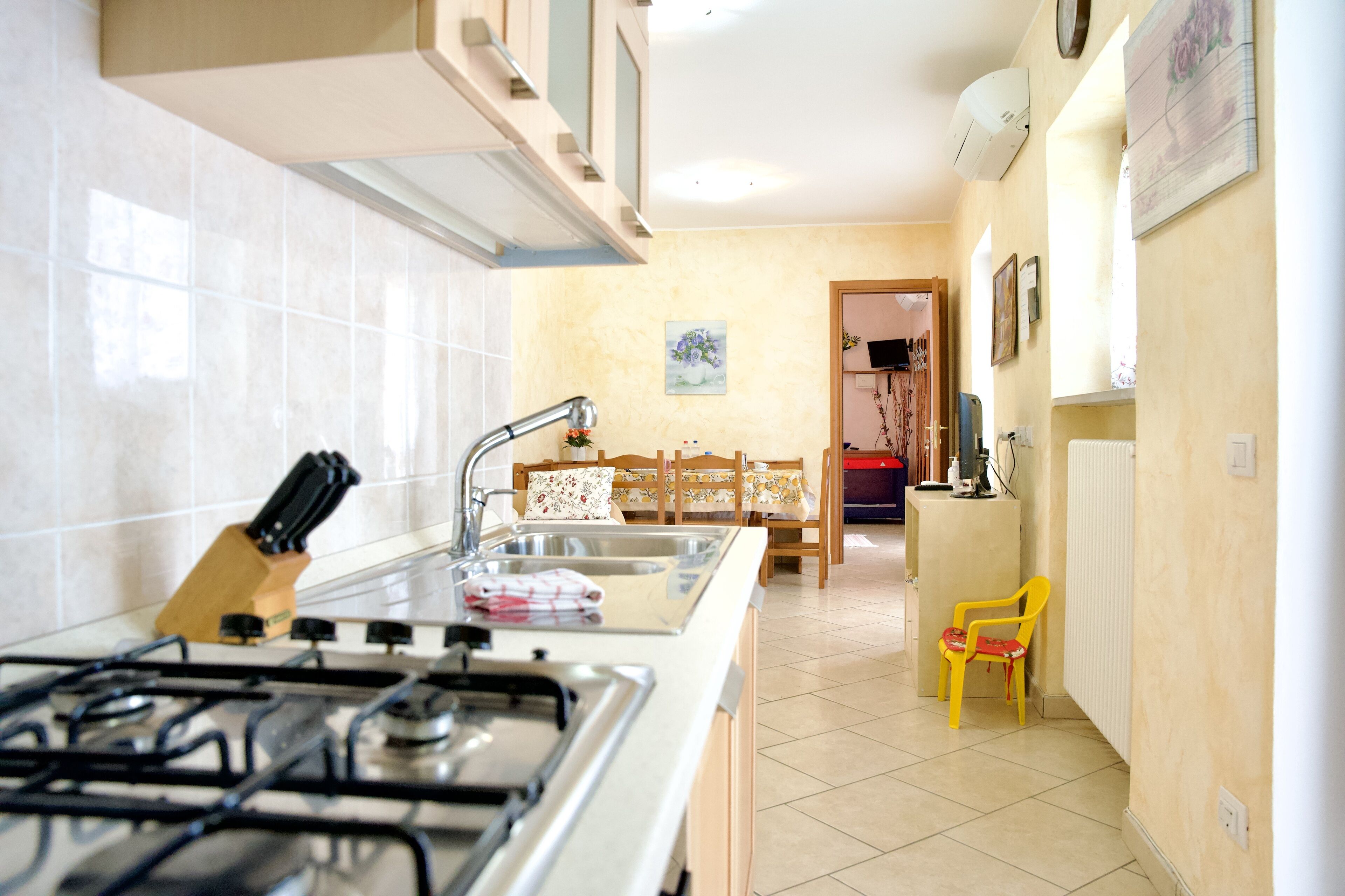 family apartment, 2 bedrooms, kitchen | private kitchen | fridge, coffee/tea maker, electric kettle, high chair