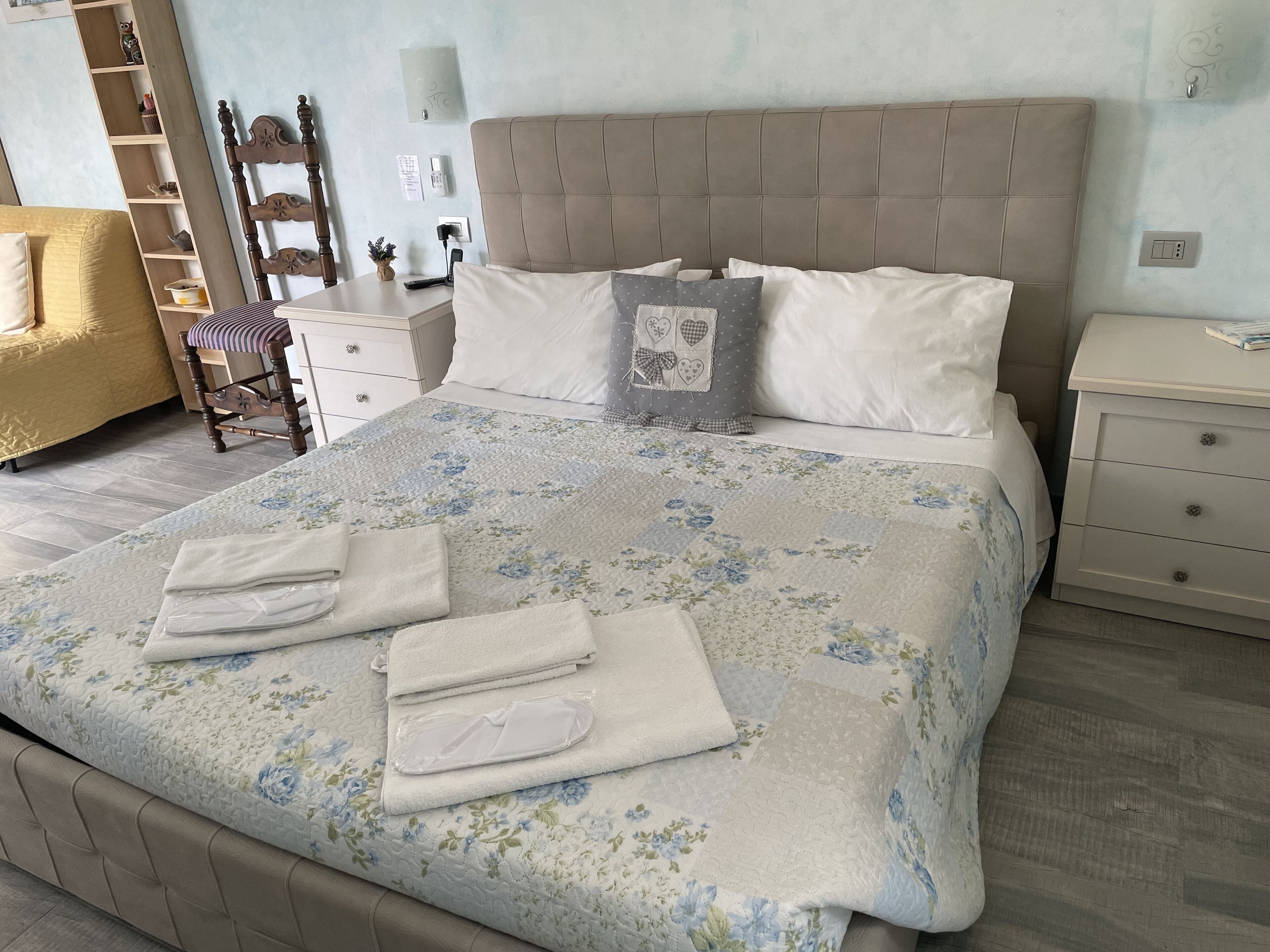 Exclusive Triple Room, Poolside