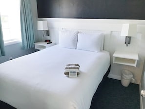 Suite estándar | Caja fuerte, tabla de planchar con plancha, wifi gratis y ropa de cama