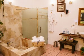 Junior Suite | Bilik Mandi | Pancuran mandi, hulu semburan mandi hujan, pengering rambut 
