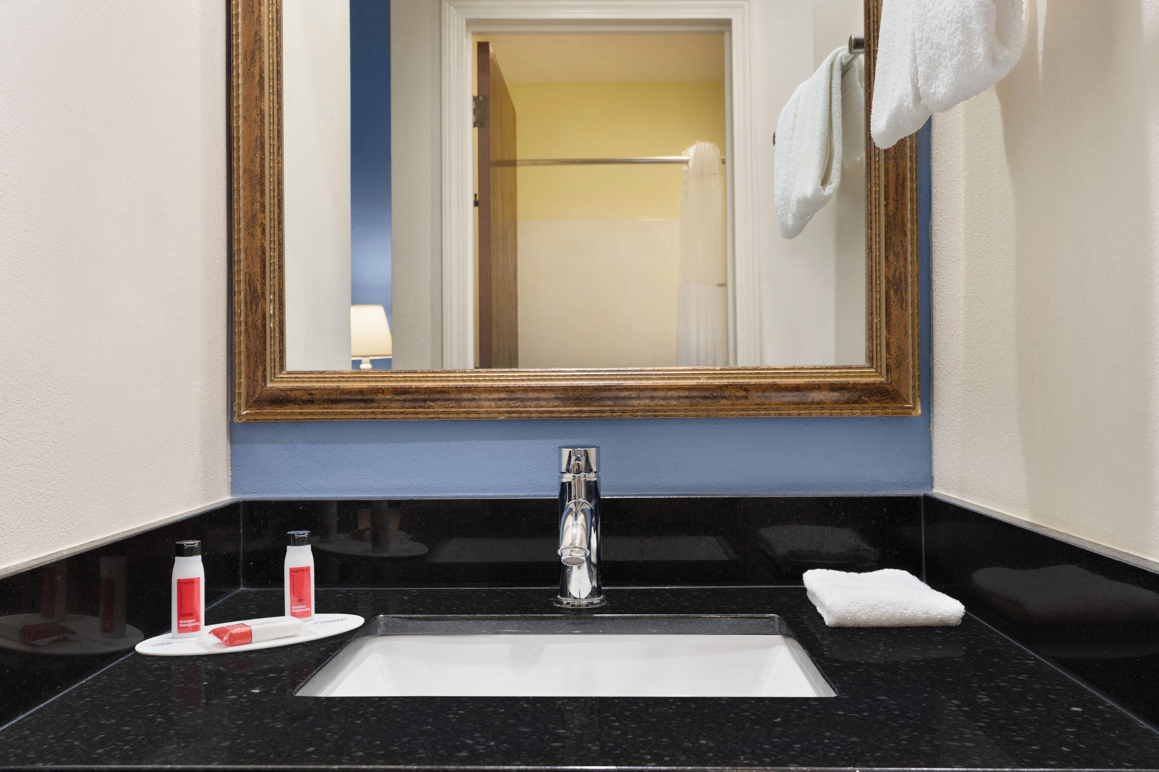 Combined shower/bathtub, hair dryer, towels