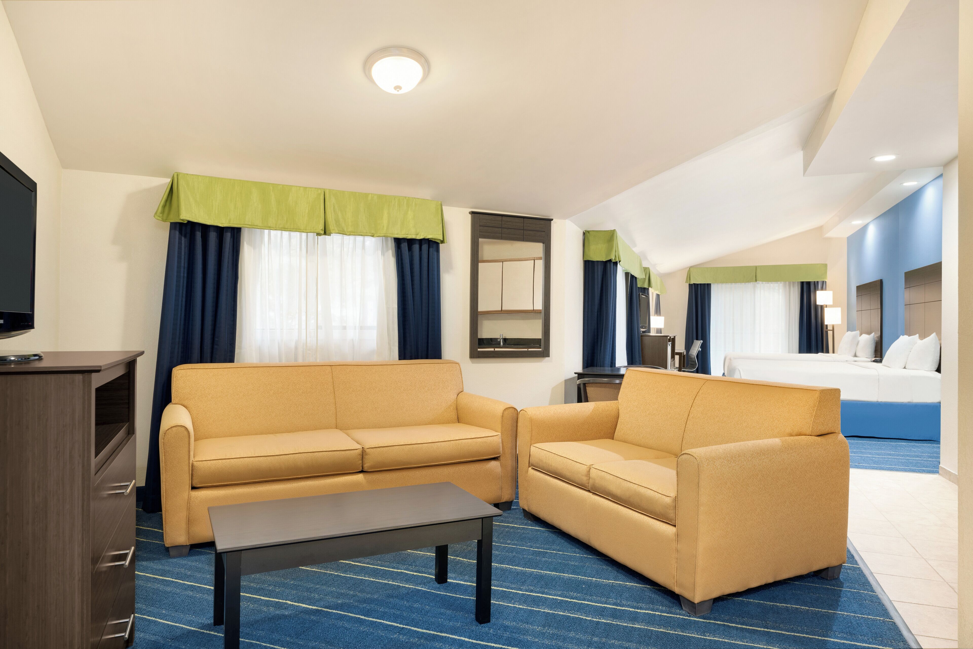 Deluxe Suite, Multiple Beds, Non Smoking (2 Queen Bed) | Premium bedding, down duvets, desk, laptop workspace