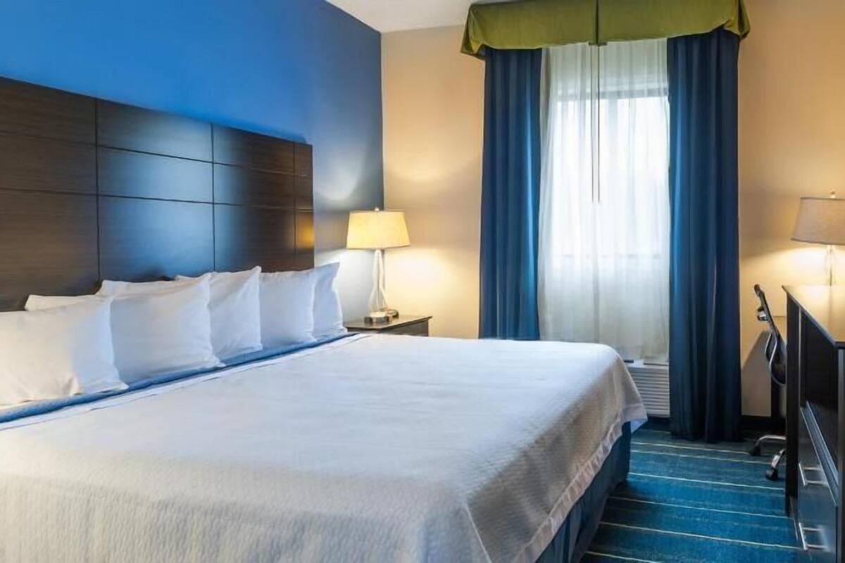 Premium bedding, down duvets, desk, laptop workspace