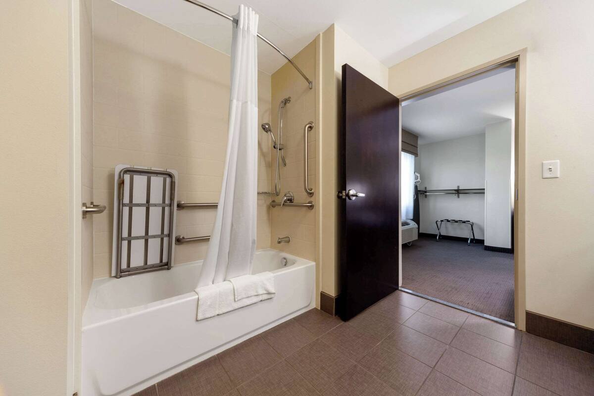 suite, 1 king bed with sofa bed, accessible, non smoking | pillow-top beds, desk, iron/ironing board, free wifi