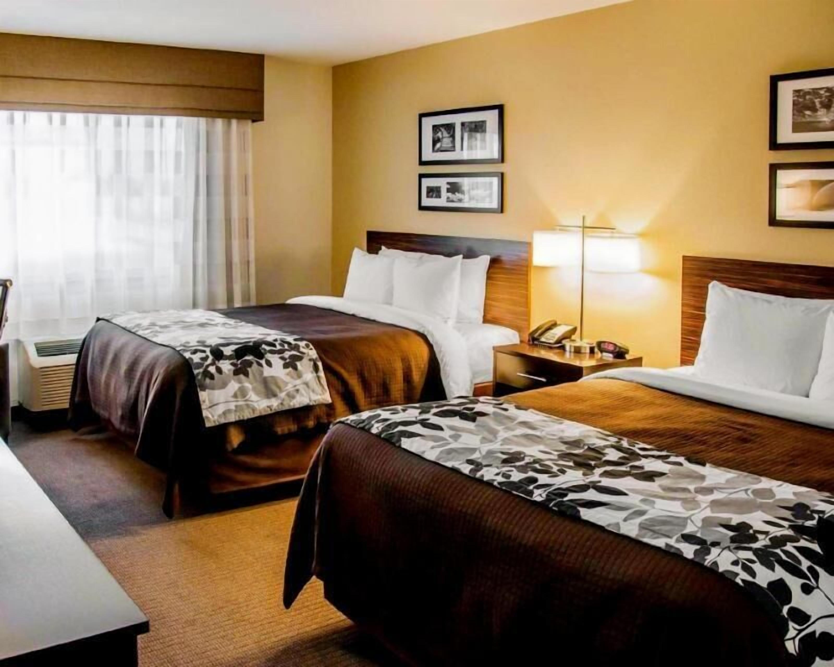 Pillowtop beds, desk, iron/ironing board, free WiFi