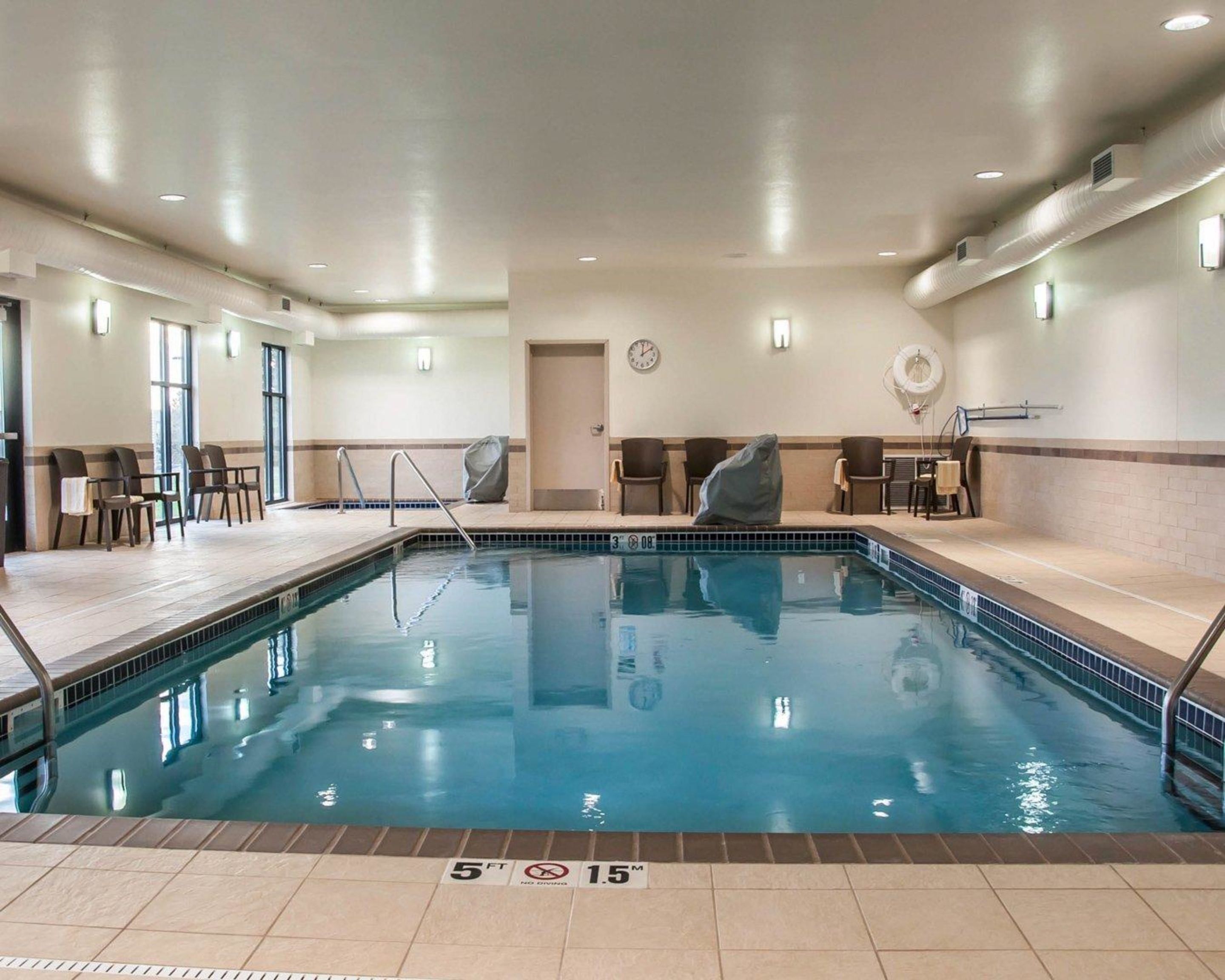 indoor pool, pool loungers
