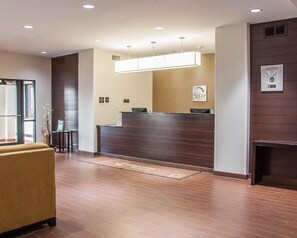 Lobby - Sleep Inn & Suites Bismarck I-94 (Bismarck)