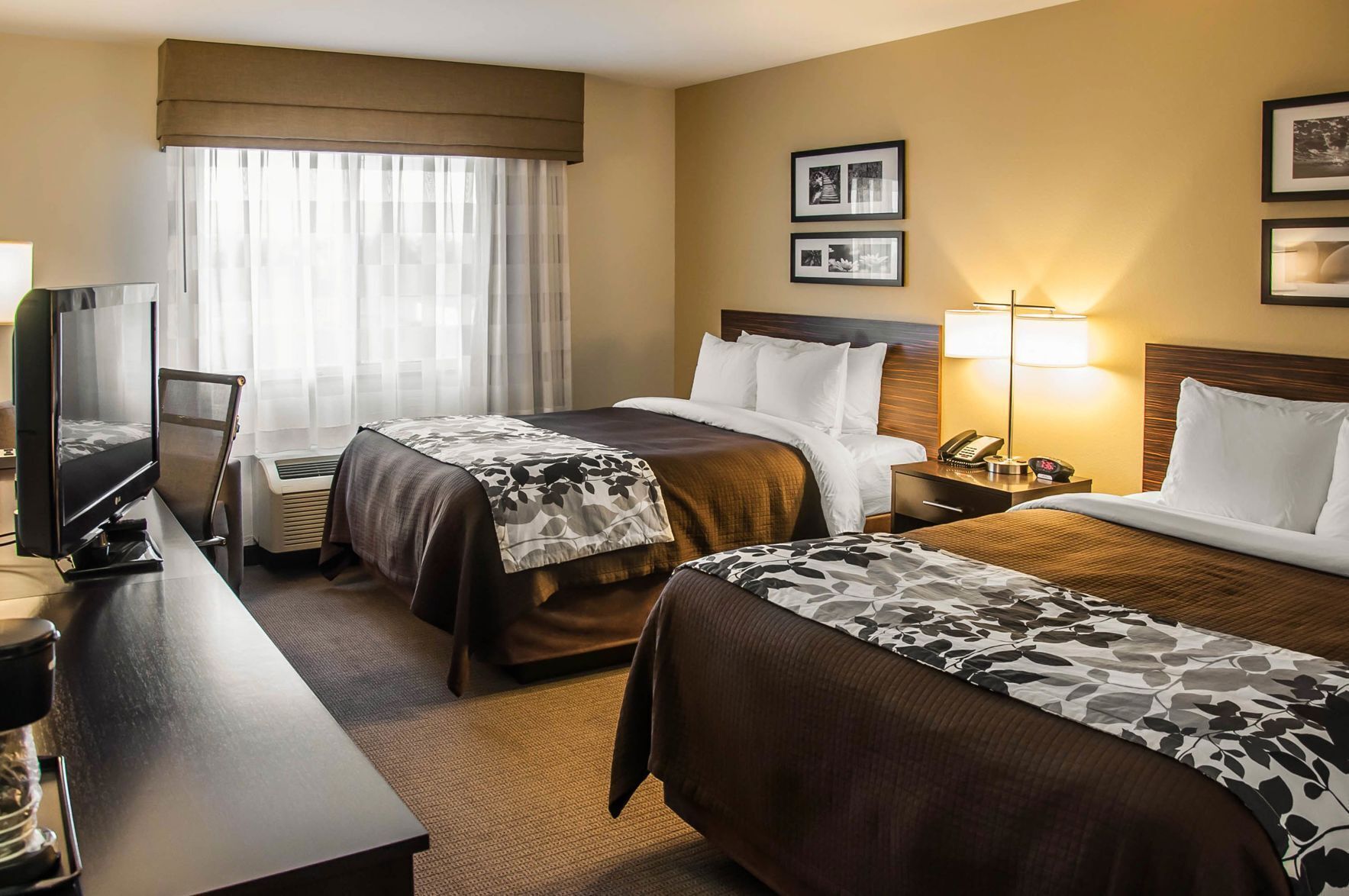 Pillowtop beds, desk, iron/ironing board, free WiFi