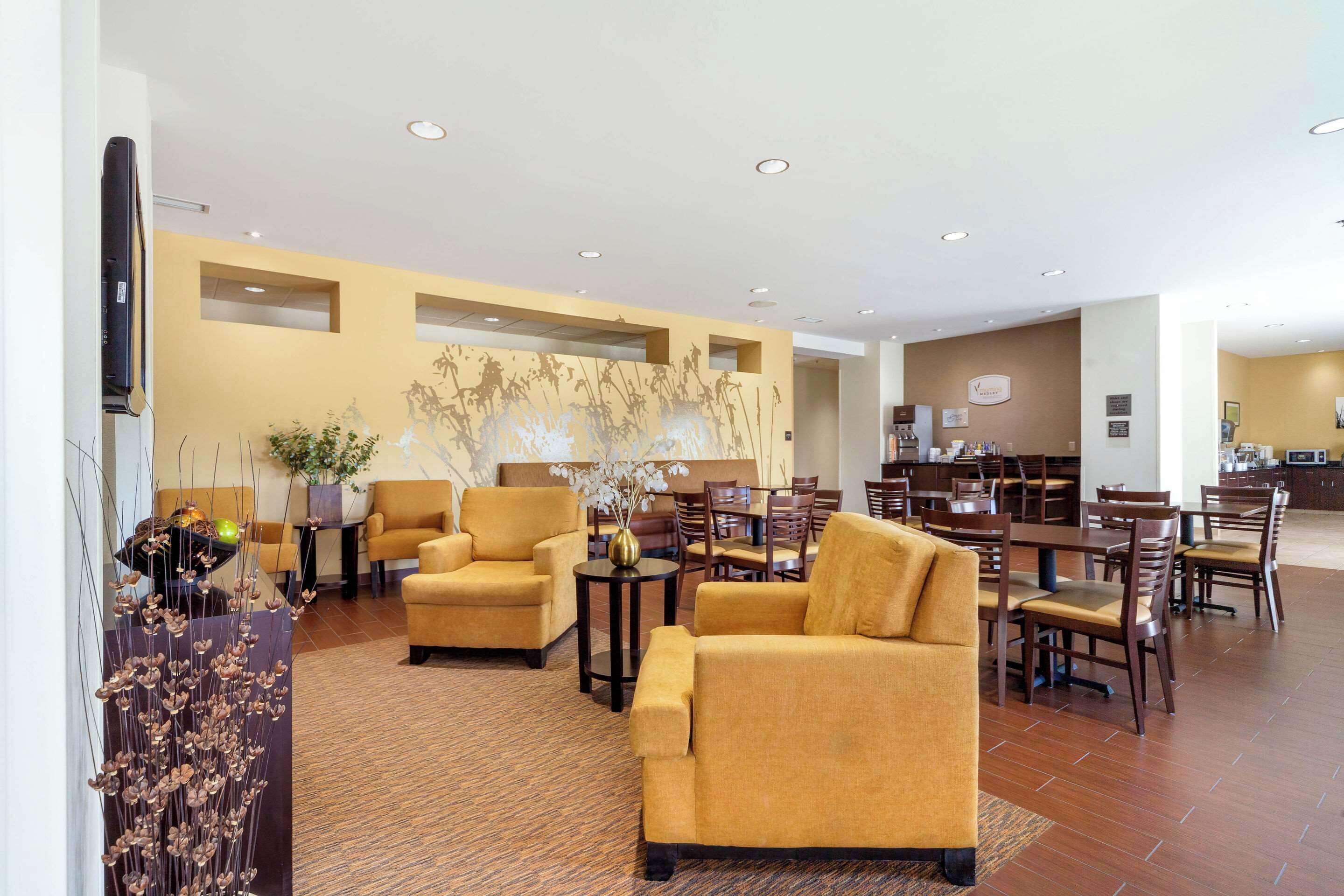 free buffet breakfast