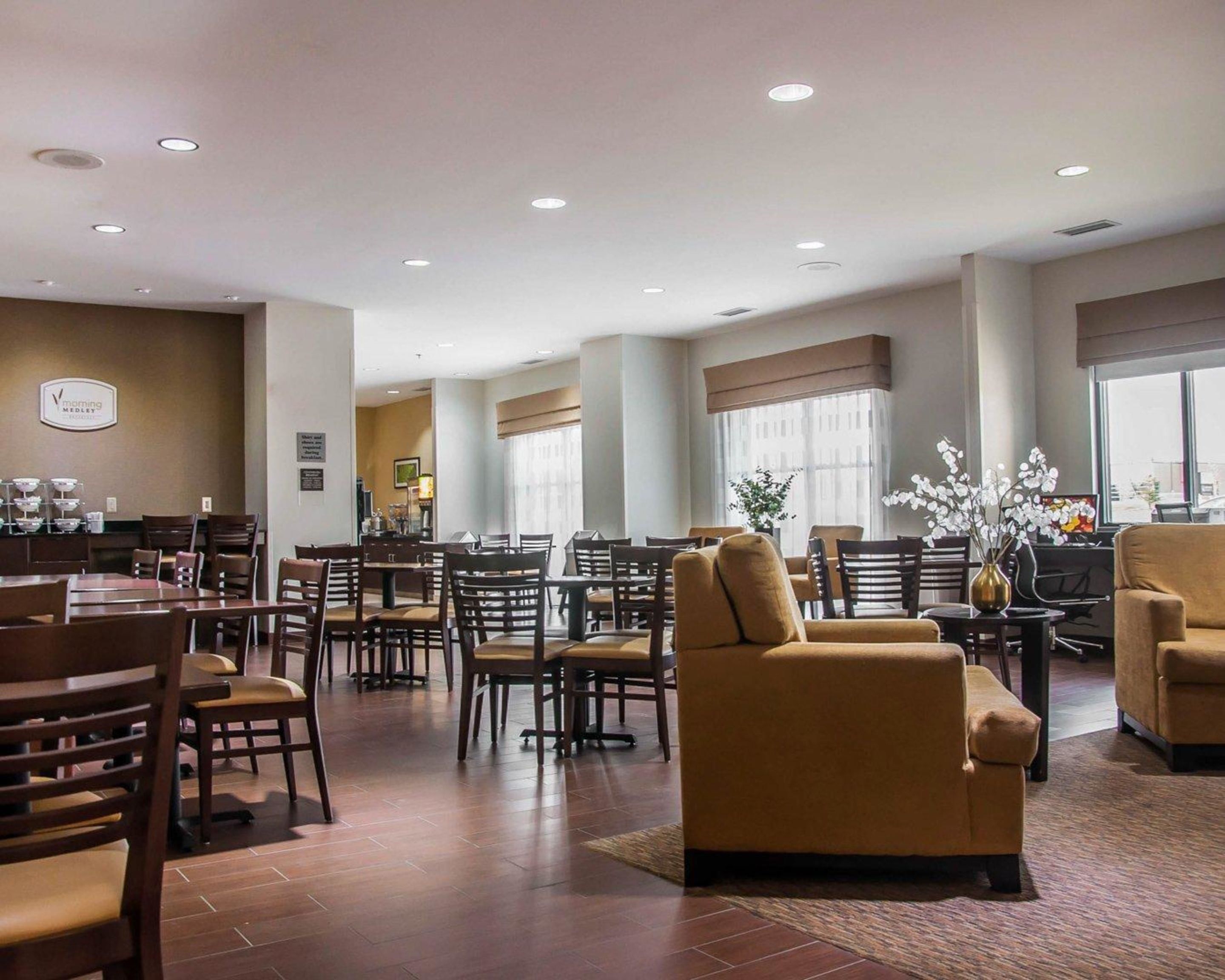 free buffet breakfast