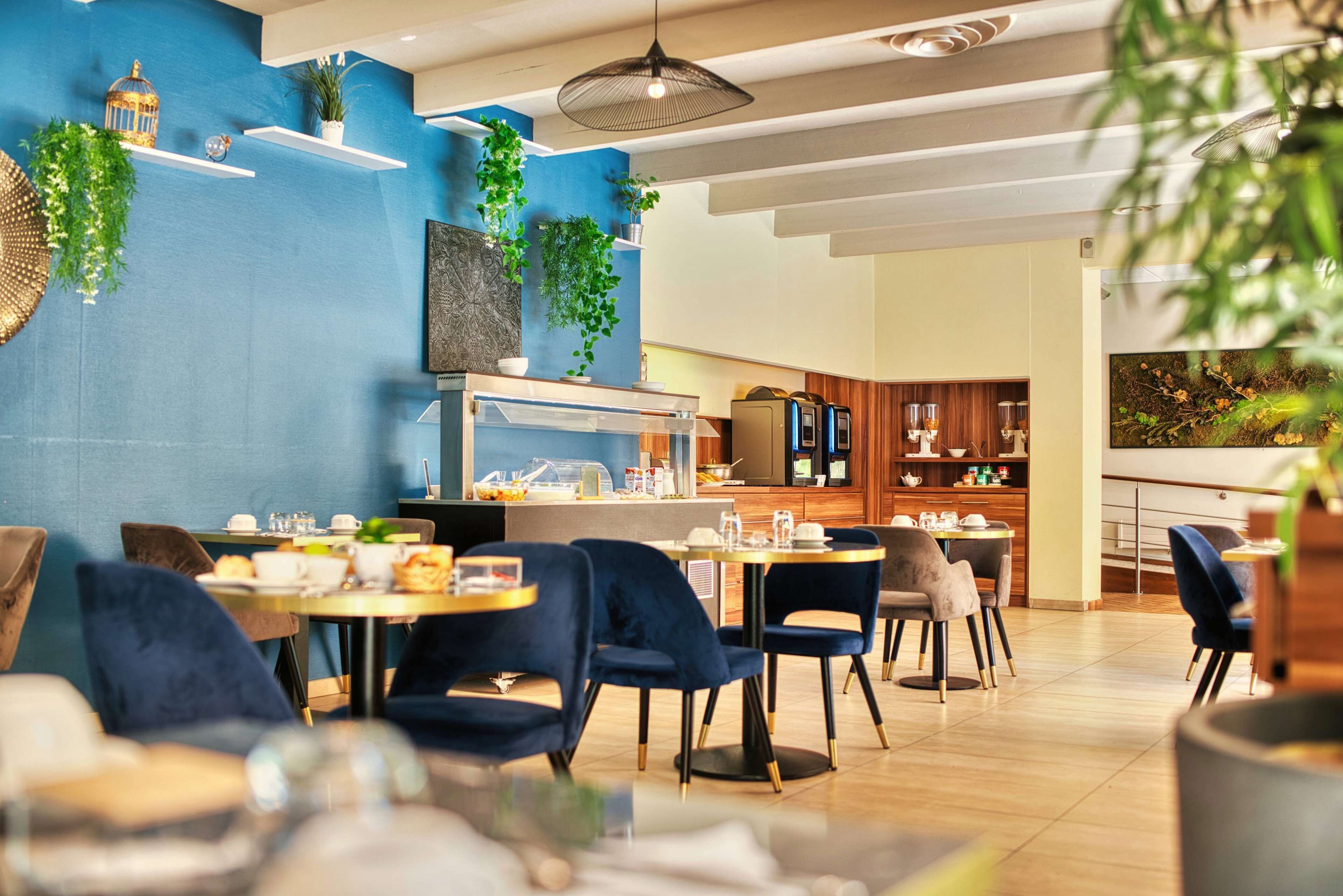 Frühstück, Abendessen, französische Küche, Blick auf den Pool 