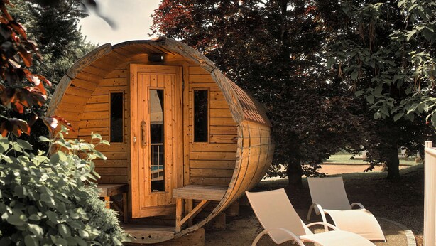 A wooden spherical structure with a door and windows, surrounded by trees and two lounge chairs. - KYRIAD PRESTIGE MULHOUSE - Basel (Sausheim)