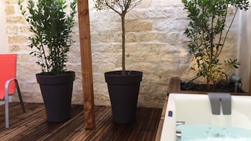 جناح إستديو بتصميم مميز - غرفة نوم واحدة (Balnéo) | مغطس/حوض استحمام عميق