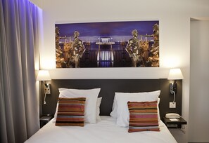 2 quartos, cofres nos quartos, cortinas blackout, quartos à prova de som