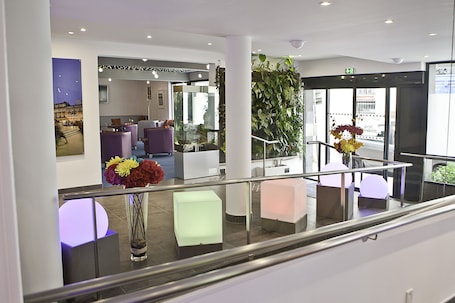 Lobby. Privilège Hôtel & Apparts Eurociel Centre Comédie