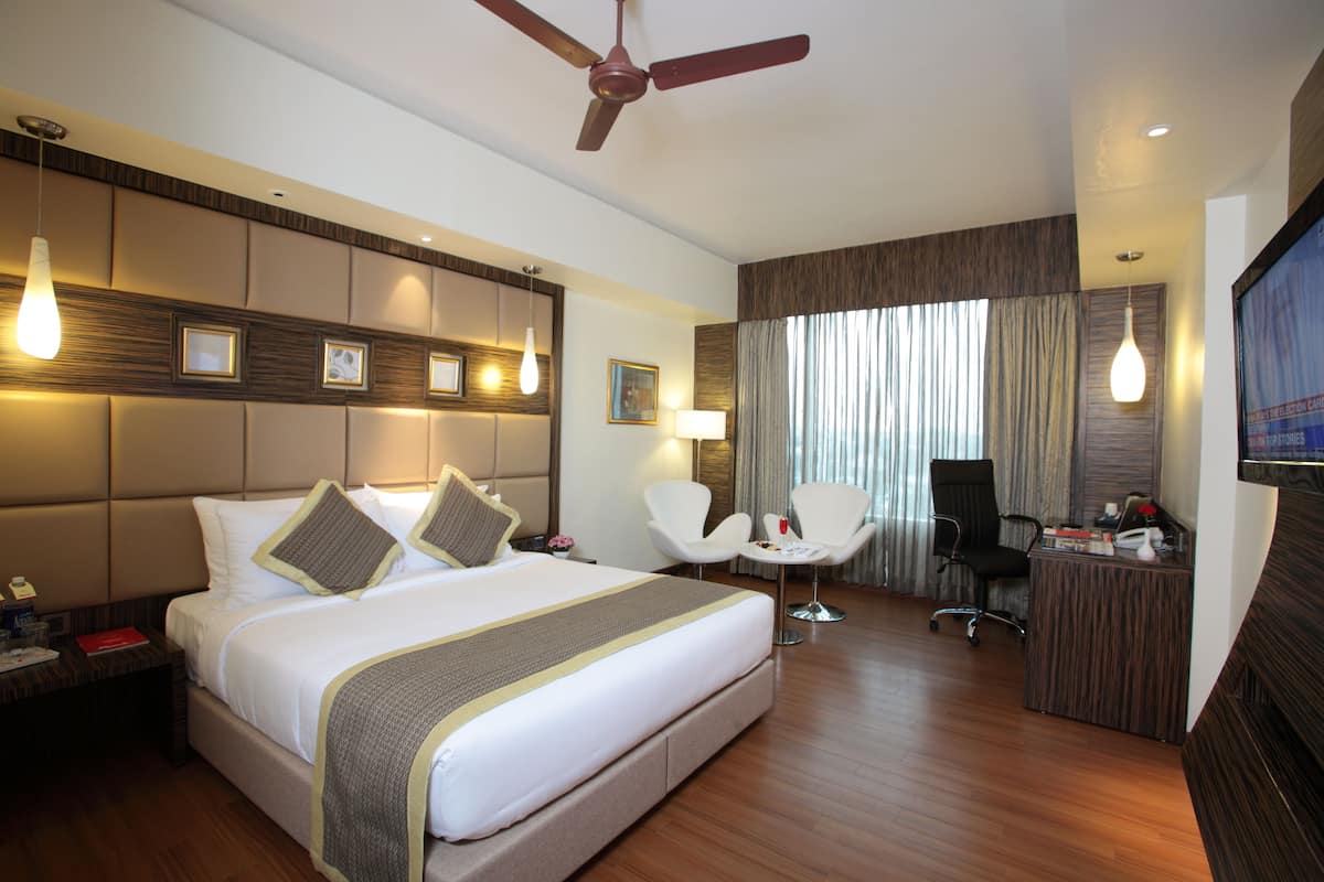Egyptian cotton sheets, premium bedding, Select Comfort beds, minibar