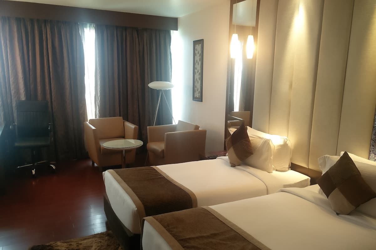 Egyptian cotton sheets, premium bedding, Select Comfort beds, minibar