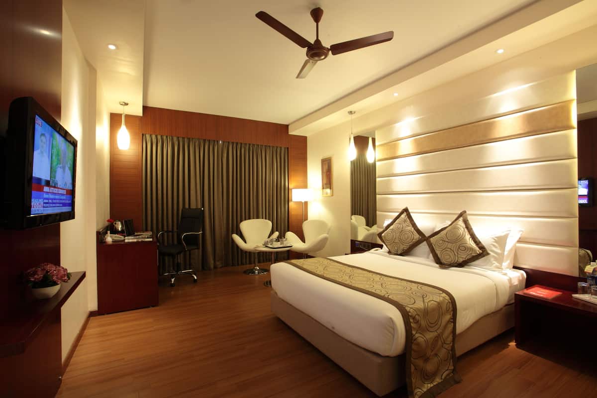 Egyptian cotton sheets, premium bedding, Select Comfort beds, minibar
