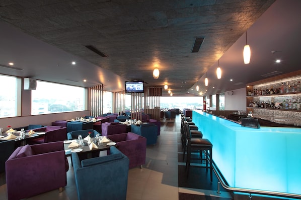Cocktailbar, Blick auf den Garten