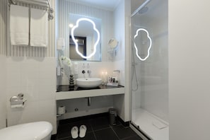 Combined shower/tub, free toiletries, hair dryer, bathrobes
