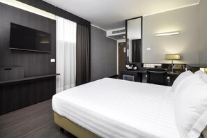 Standard Room, 1 Queen Bed, Non Smoking