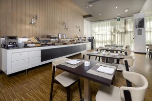 Daily buffet breakfast (EUR 16 per person)