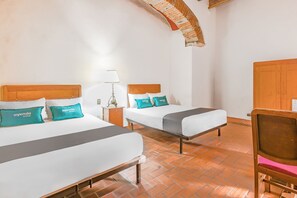 Hypo-allergenic bedding, in-room safe, desk, iron/ironing board - Ayenda Meson de San Sebastian (Puebla)