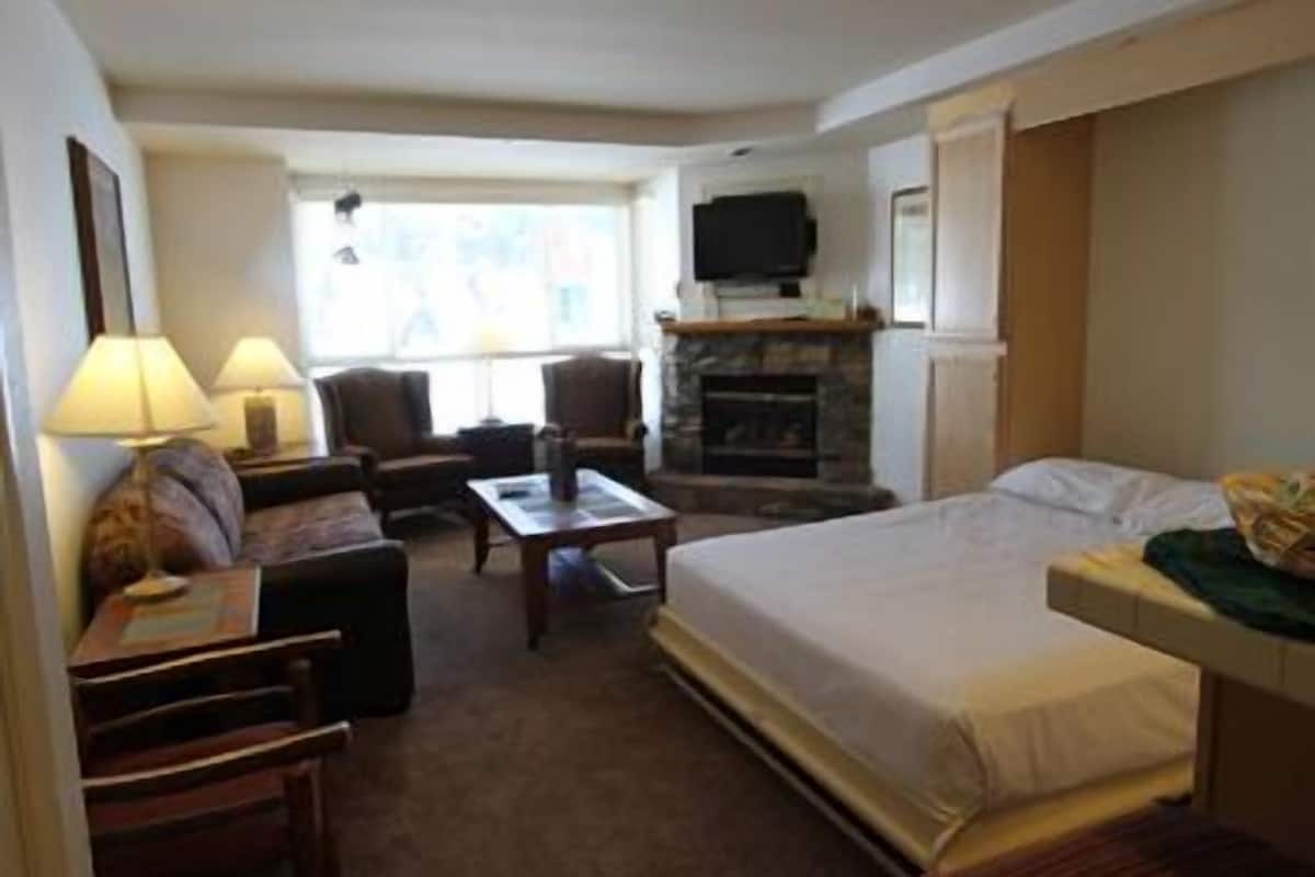 1 bedroom, iron/ironing board, bed sheets