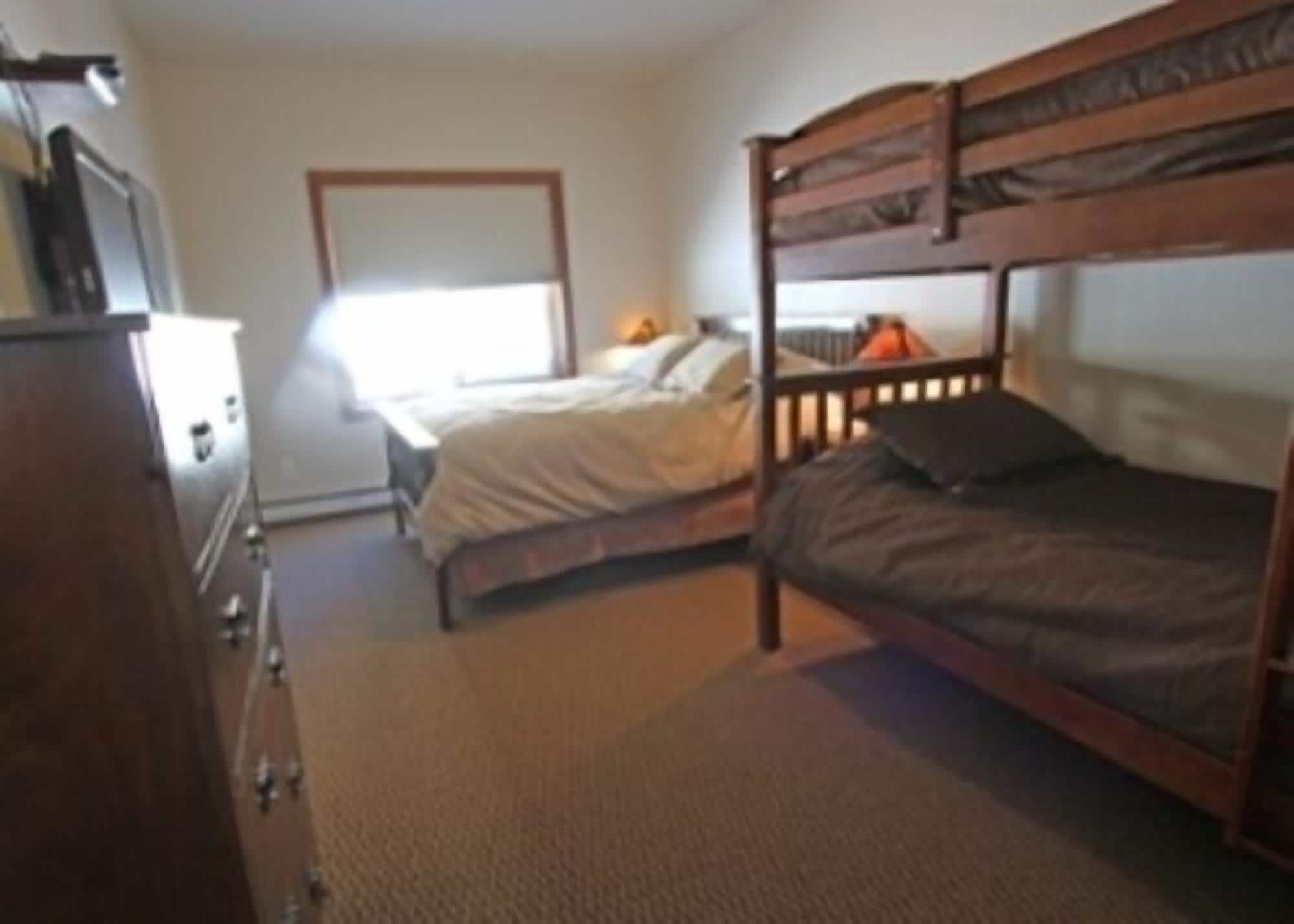 Room, 3 Bedrooms (Timber Ridge)