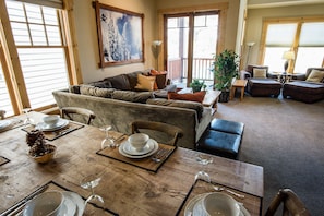 Luxury Room, 3 Bedrooms (Timber Ridge) | Living room