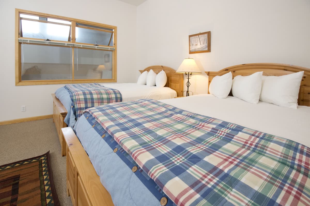 1 bedroom, iron/ironing board, bed sheets