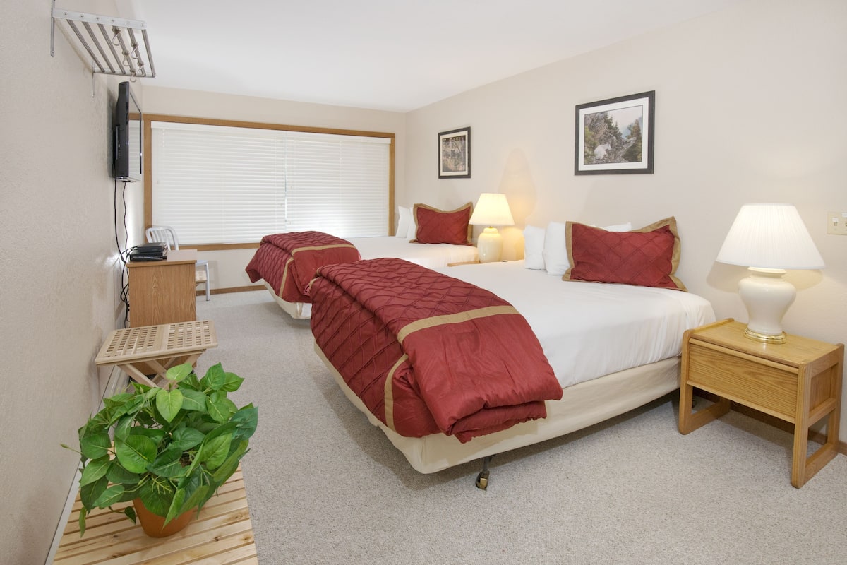 1 bedroom, iron/ironing board, bed sheets