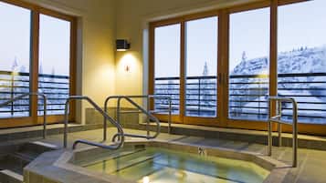 室内 SPA 浴缸
