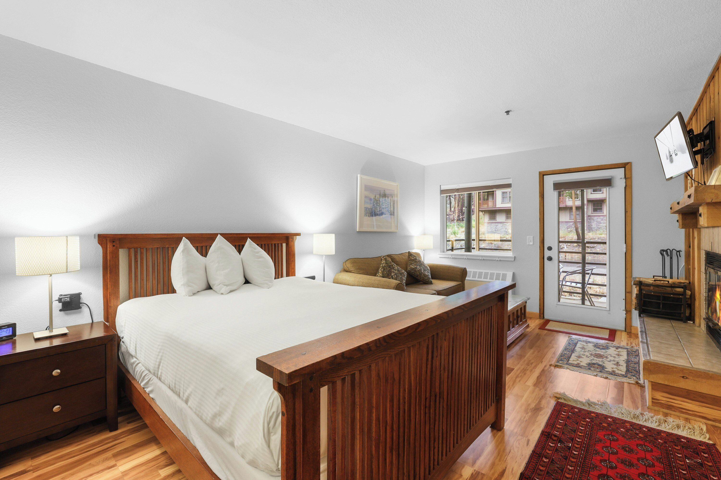 Iron/ironing board, free WiFi, bed sheets