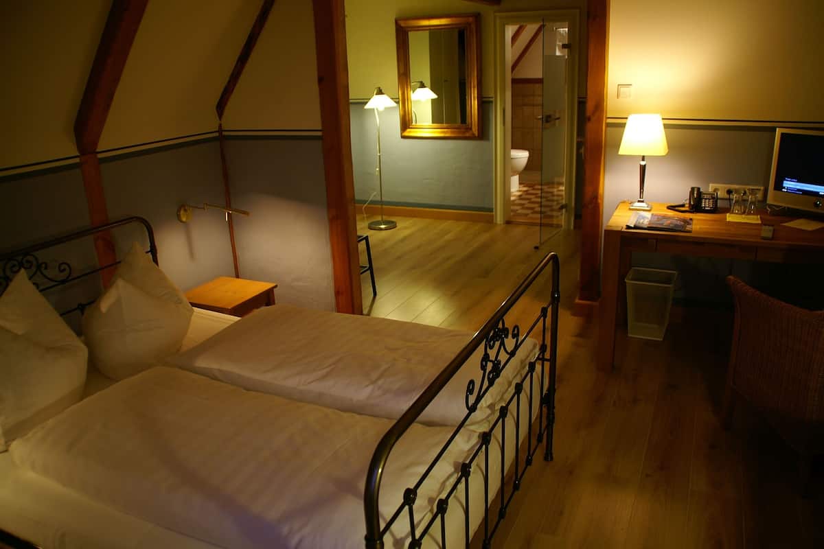Comfort Double Room | Minibar, individually decorated, individually furnished